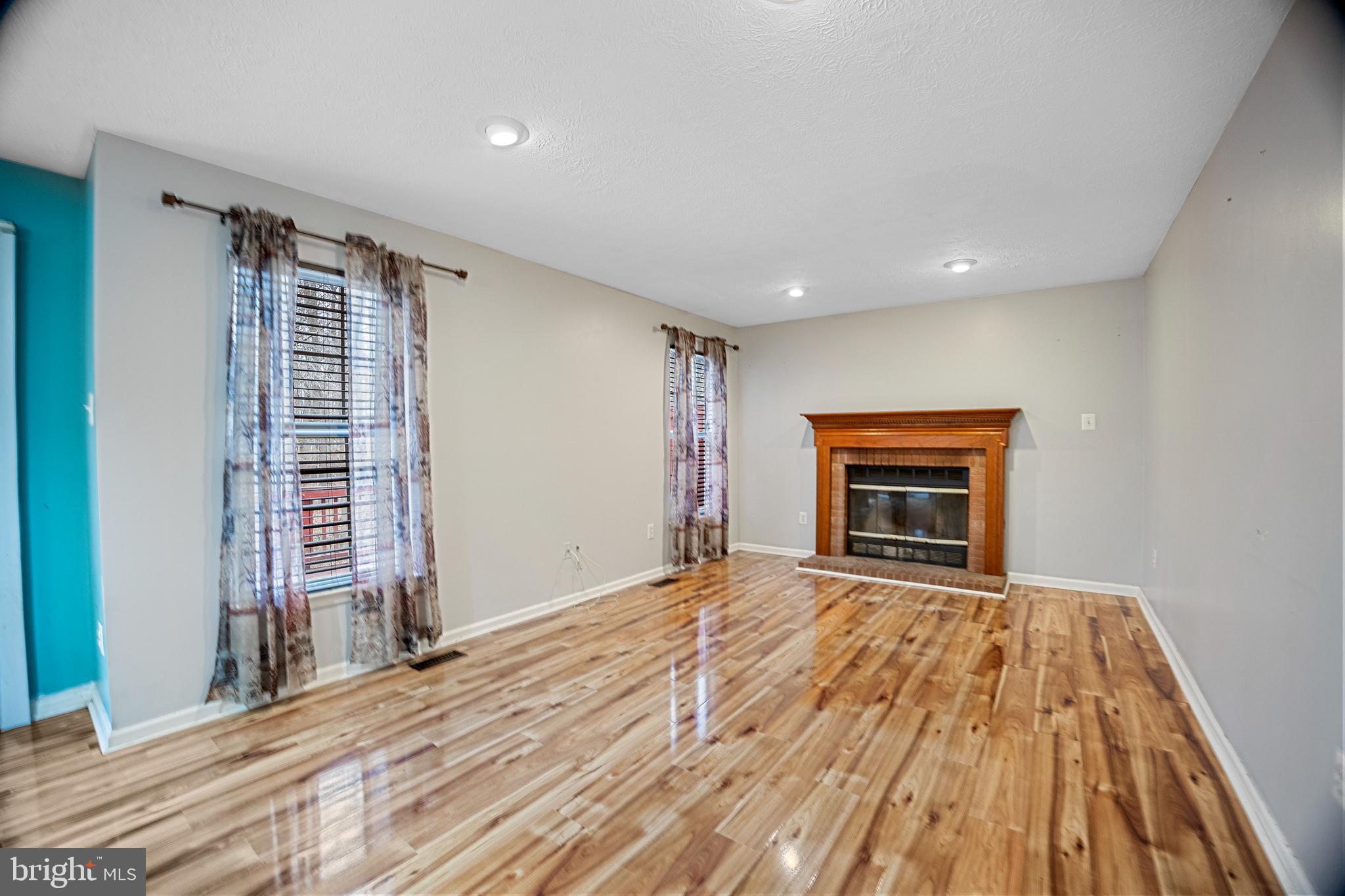 FOREST OAKS - Residential