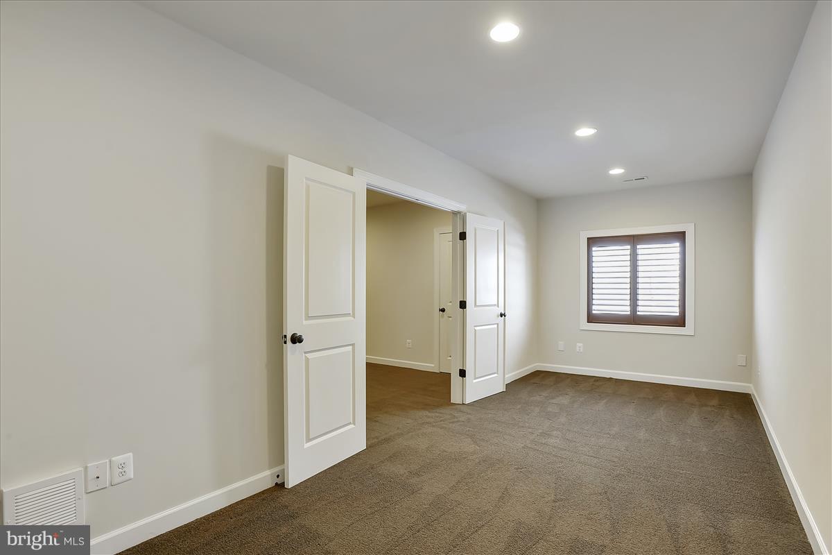 ONE LOUDOUN - Residential