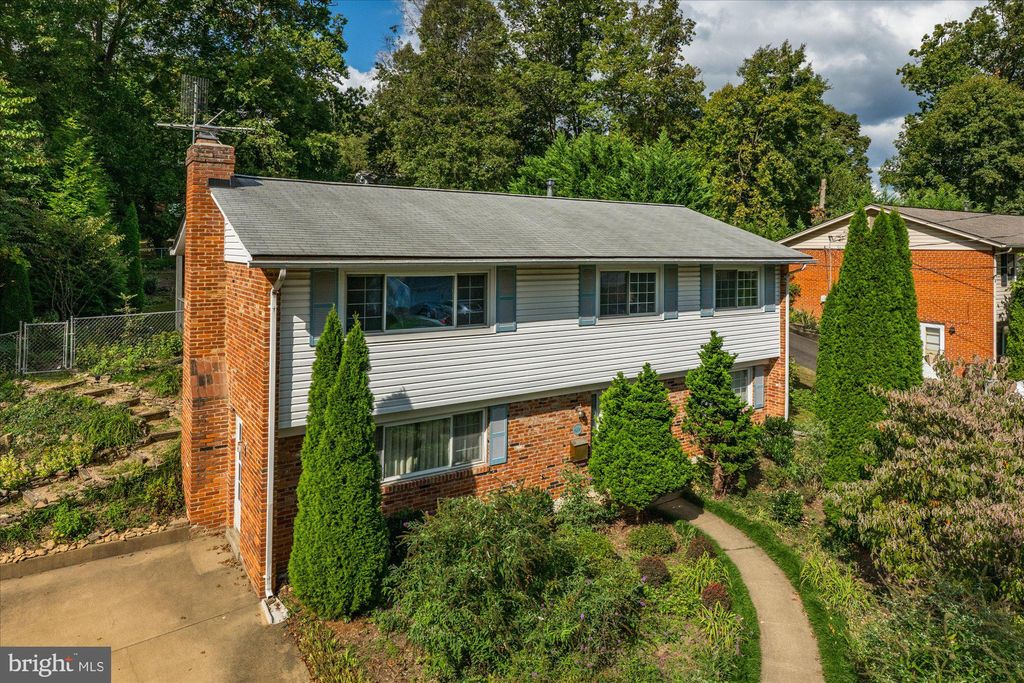 Photo of 4206 Collier Road, FAIRFAX, VA 22030 (MLS # VAFC2007110)