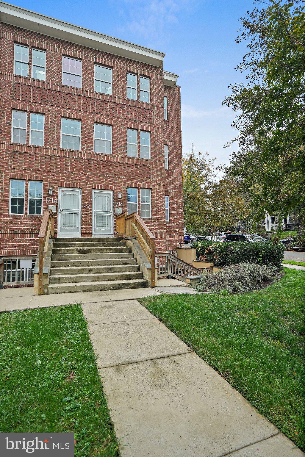 1716 NE 3RD STREET NE B