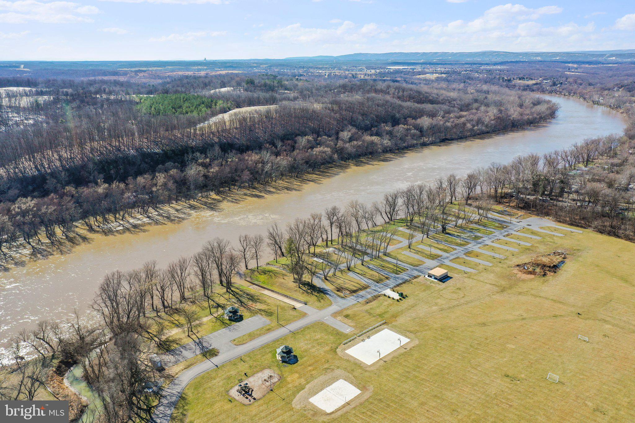 BROOKFIELD ON THE POTOMAC - Residential