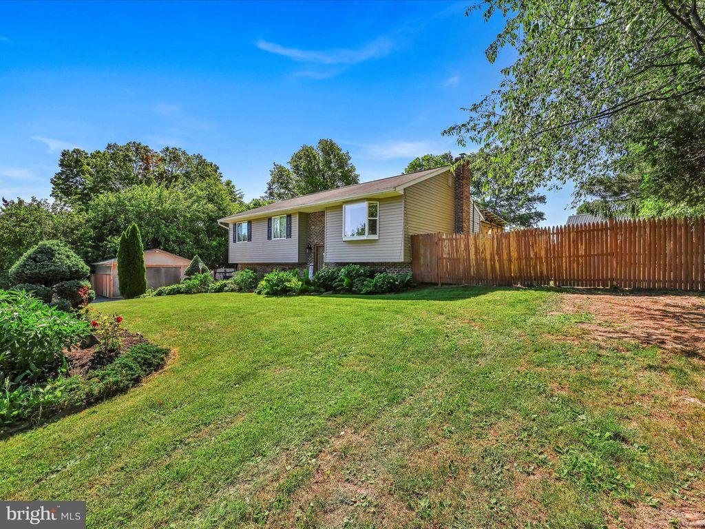 Photo of 80 S Heck Road, Lititz, PA 17543 (MLS # PALA2051880)