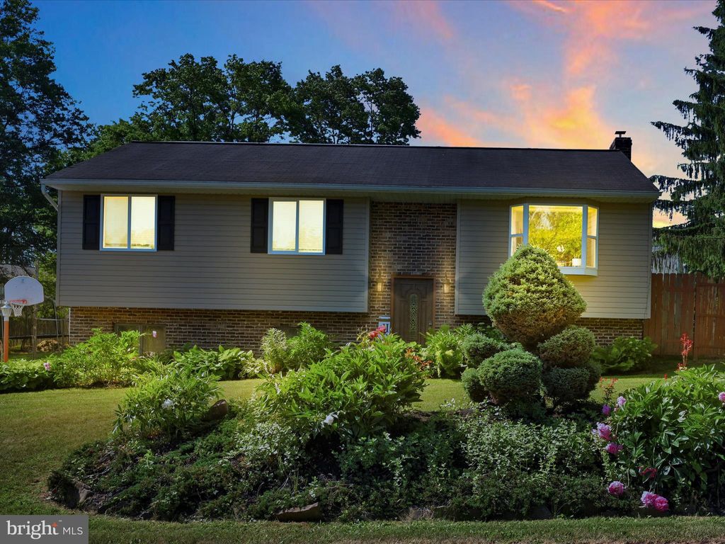 Photo of 80 S Heck Road, Lititz, PA 17543 (MLS # PALA2051880)