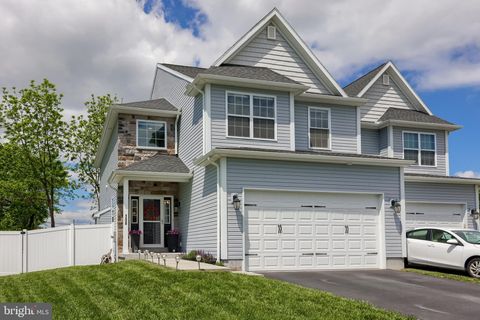 Photo of 158 Canvasback Lane, ELIZABETHTOWN, PA 17022 (MLS # PALA2069608)