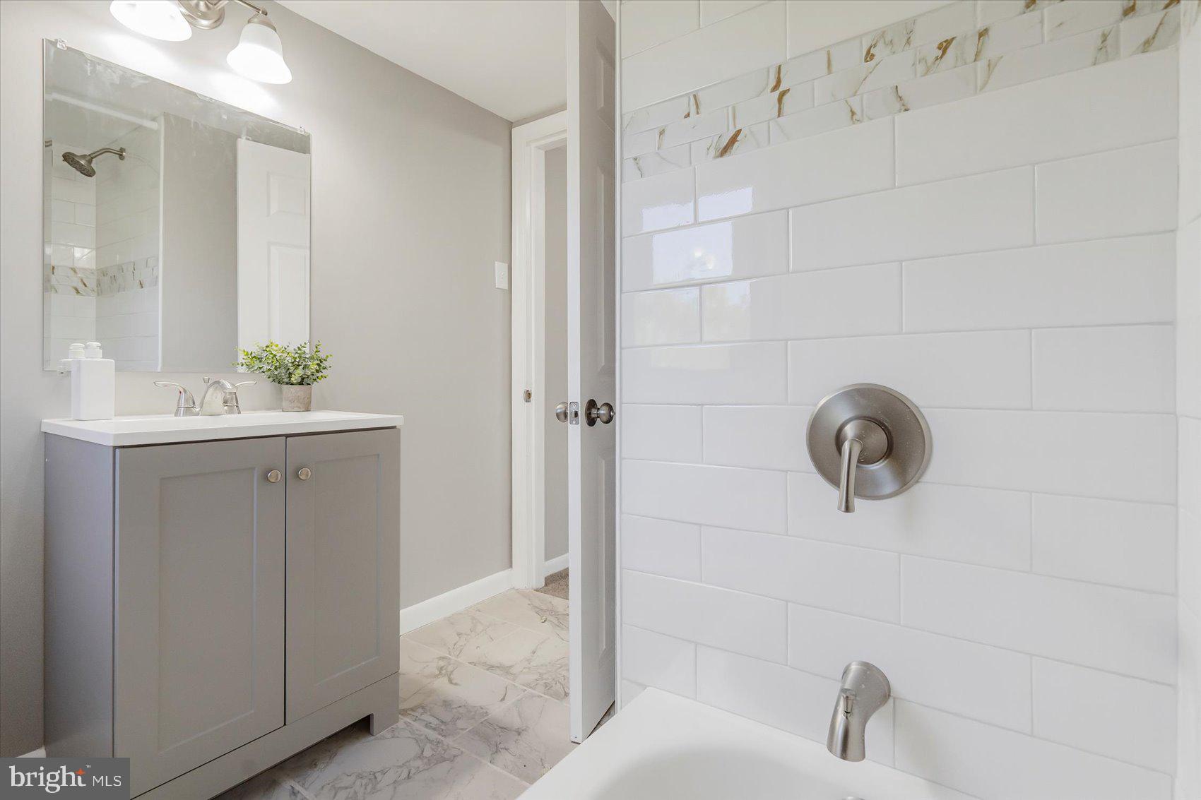 MICHAELTON MANOR - Residential