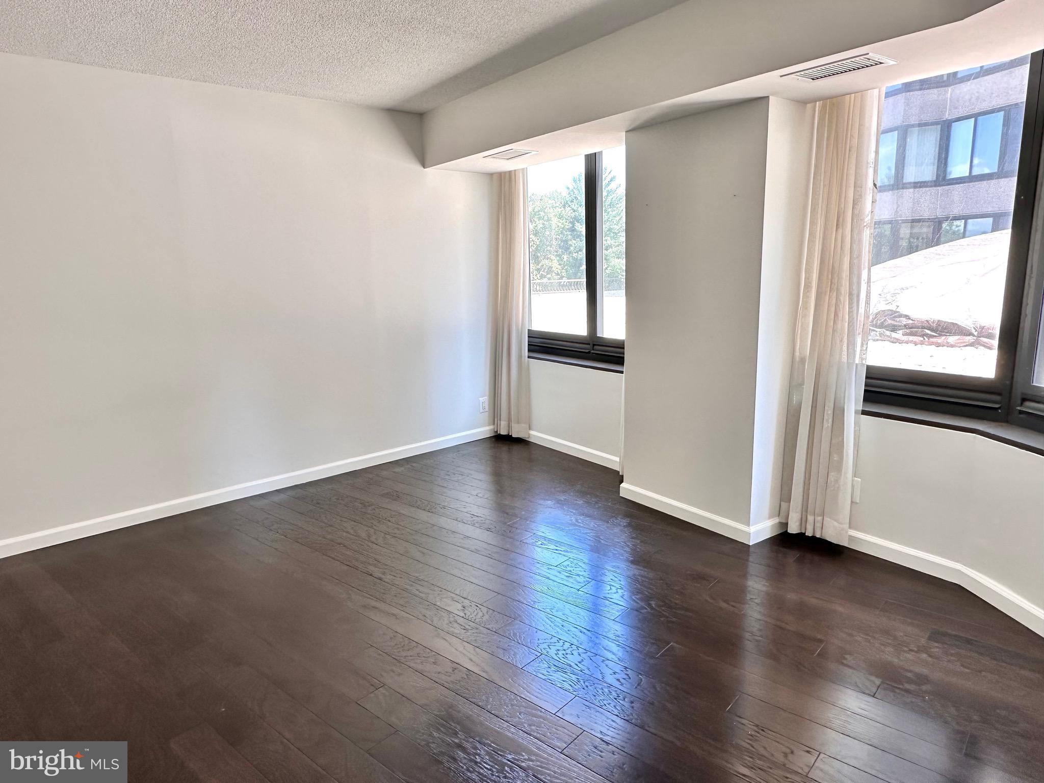 WATERFORD HOUSE - Residential