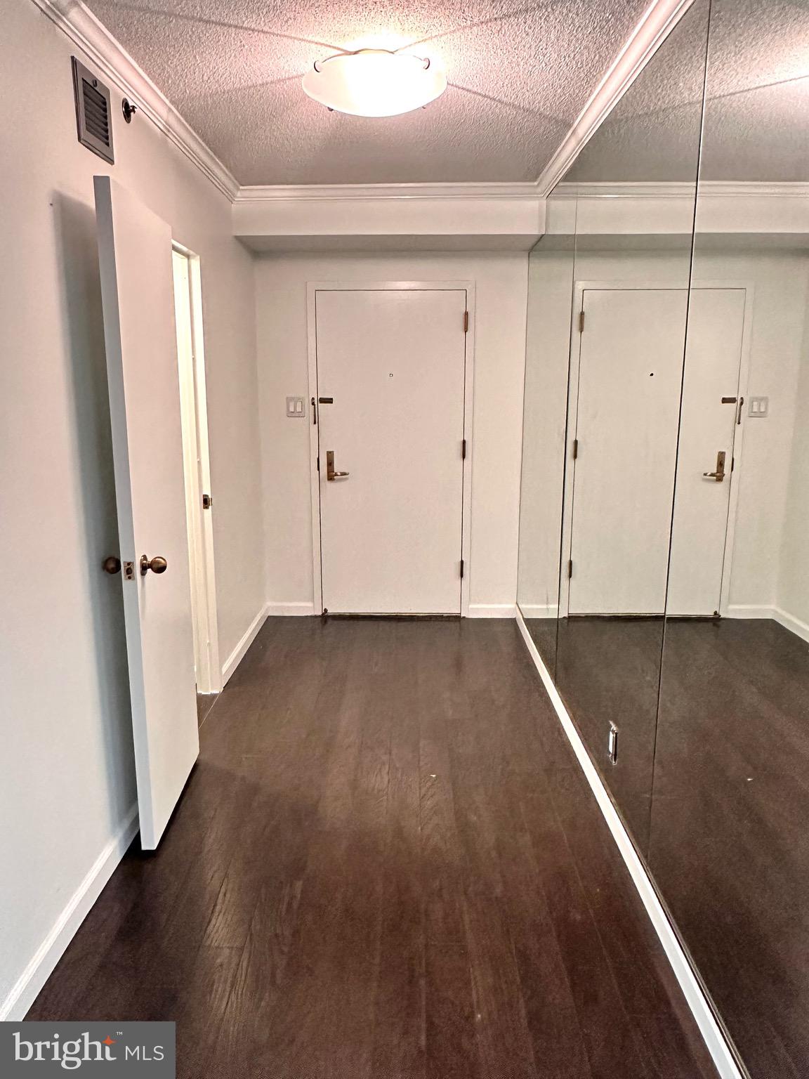 WATERFORD HOUSE - Residential