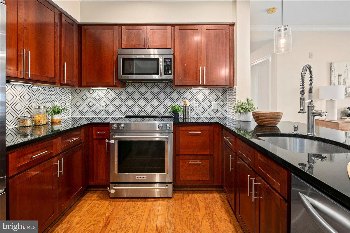 CLARENDON - Residential