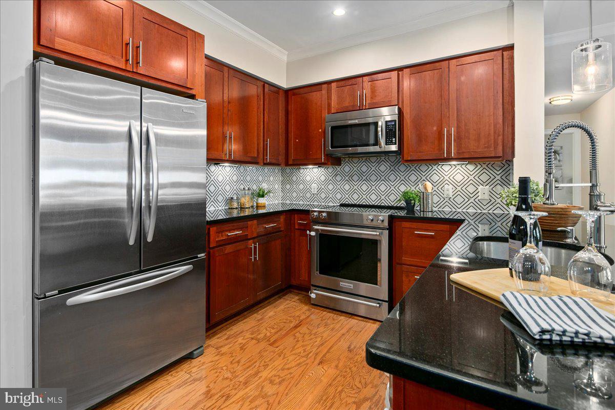 CLARENDON - Residential