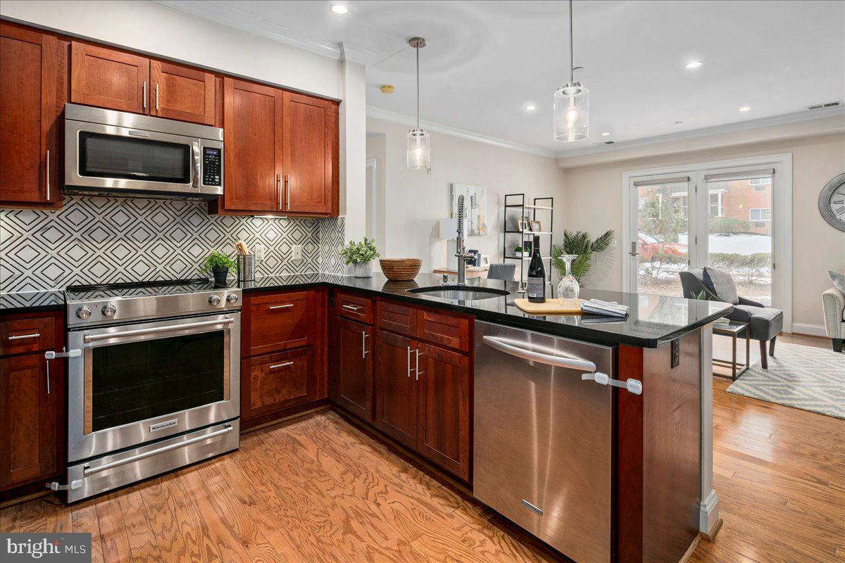 CLARENDON - Residential