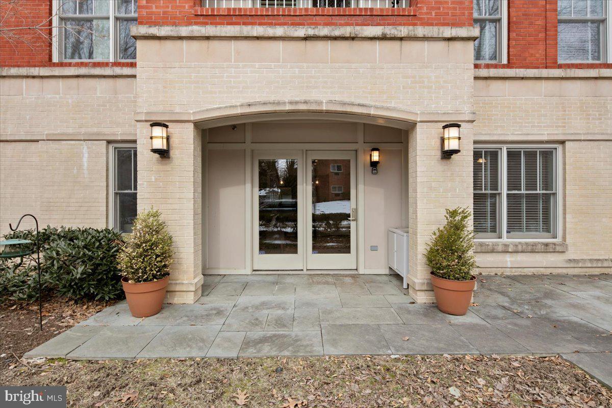 CLARENDON - Residential