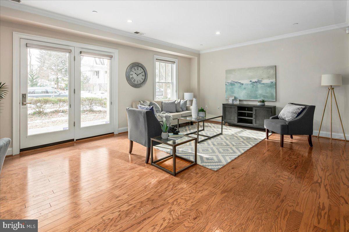 CLARENDON - Residential