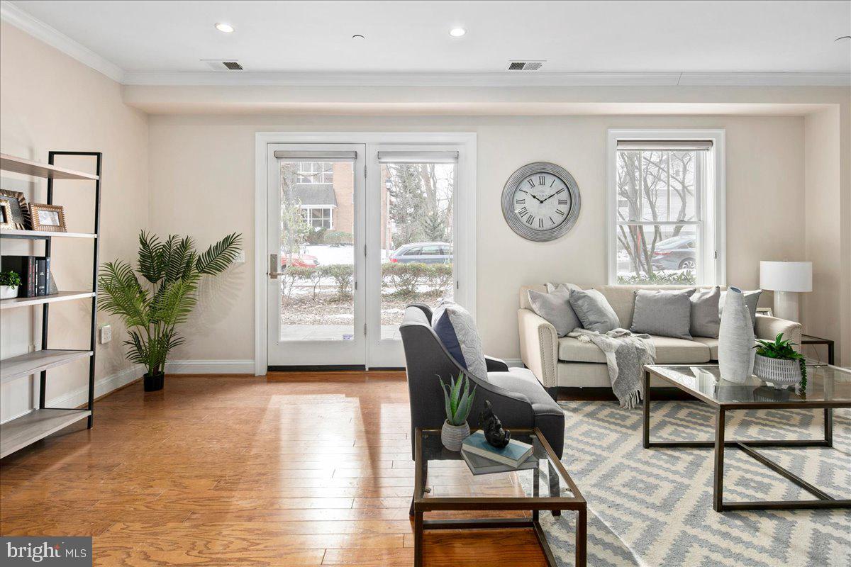 CLARENDON - Residential