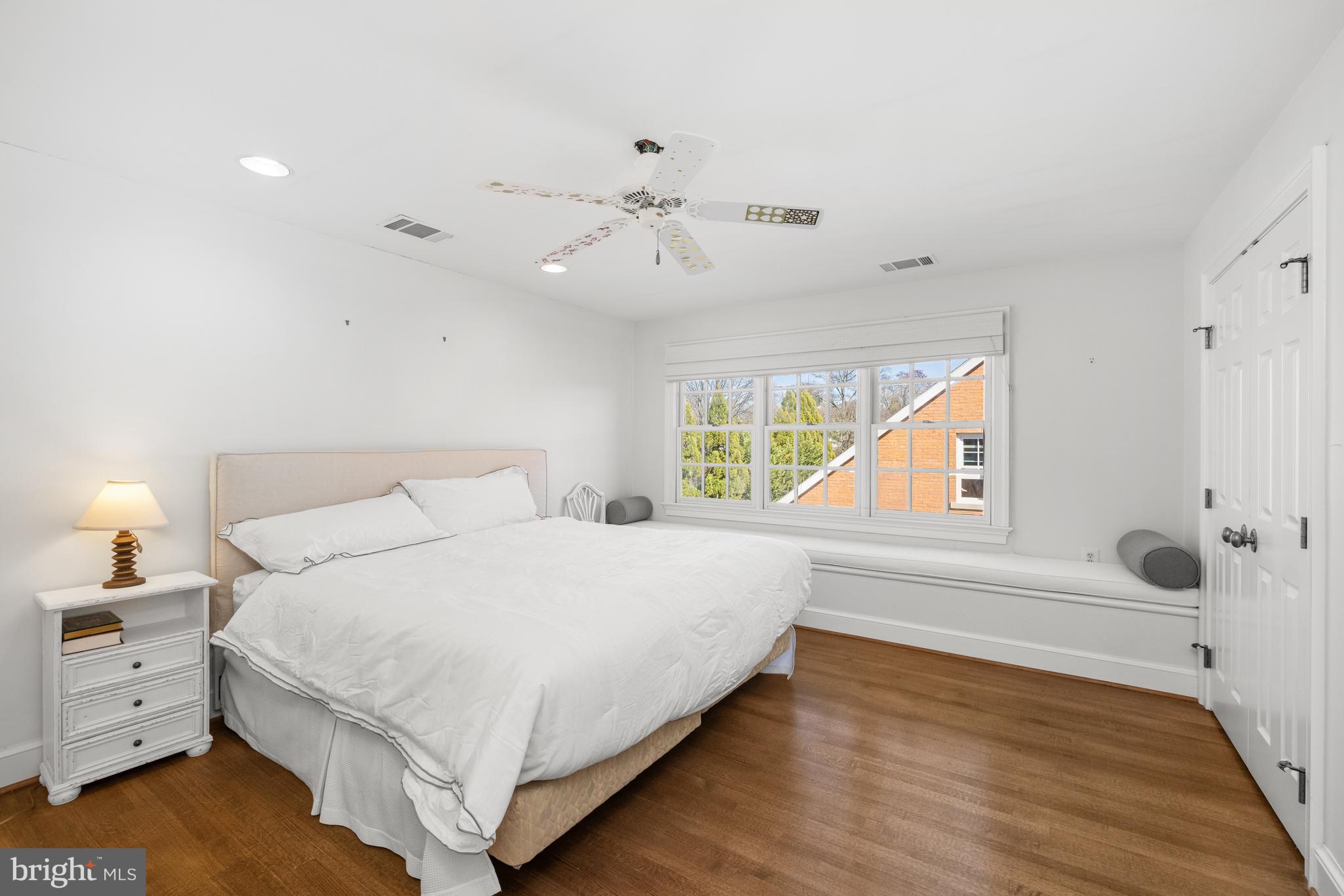 CHEVY CHASE VILLAGE - Residential