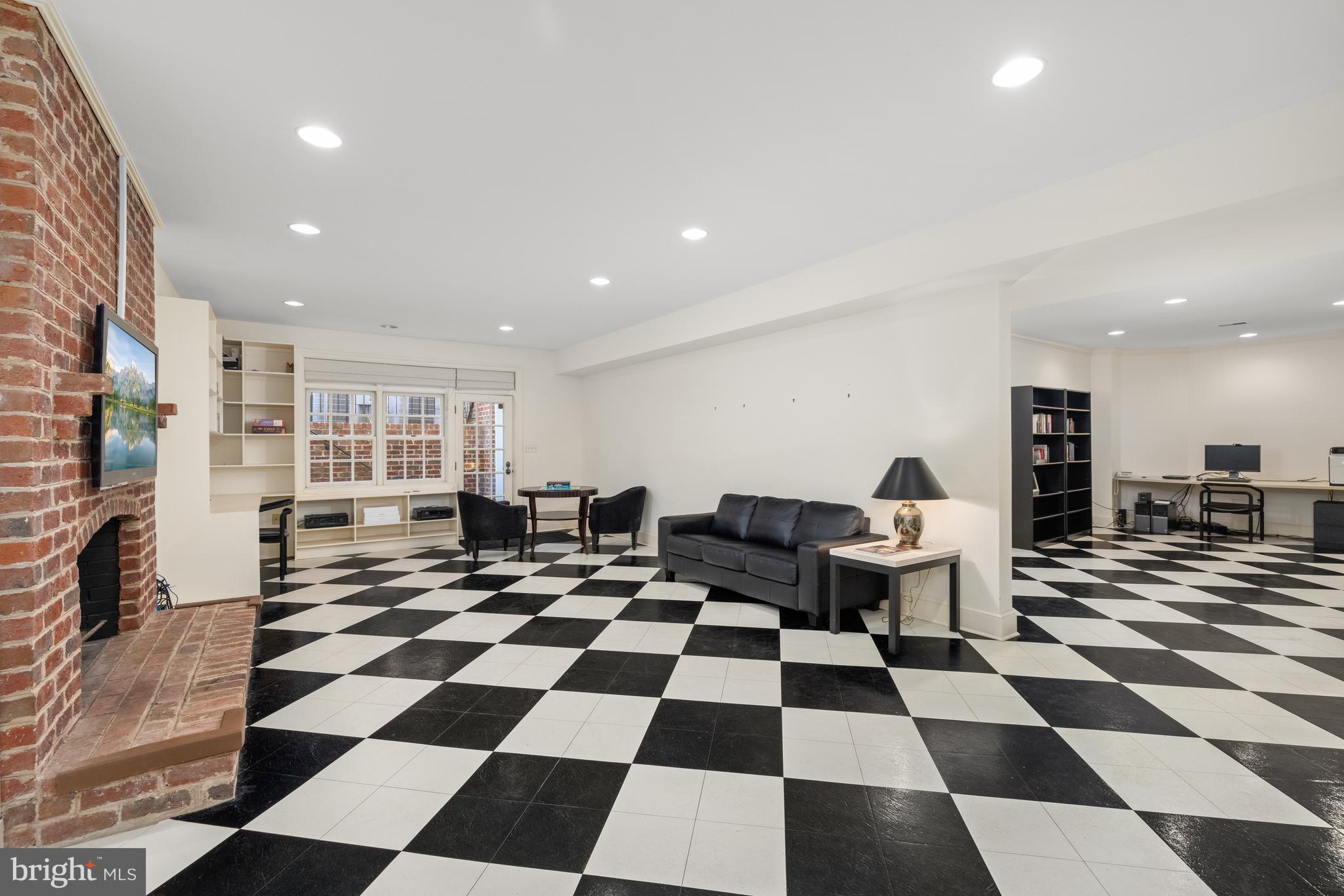 CHEVY CHASE VILLAGE - Residential