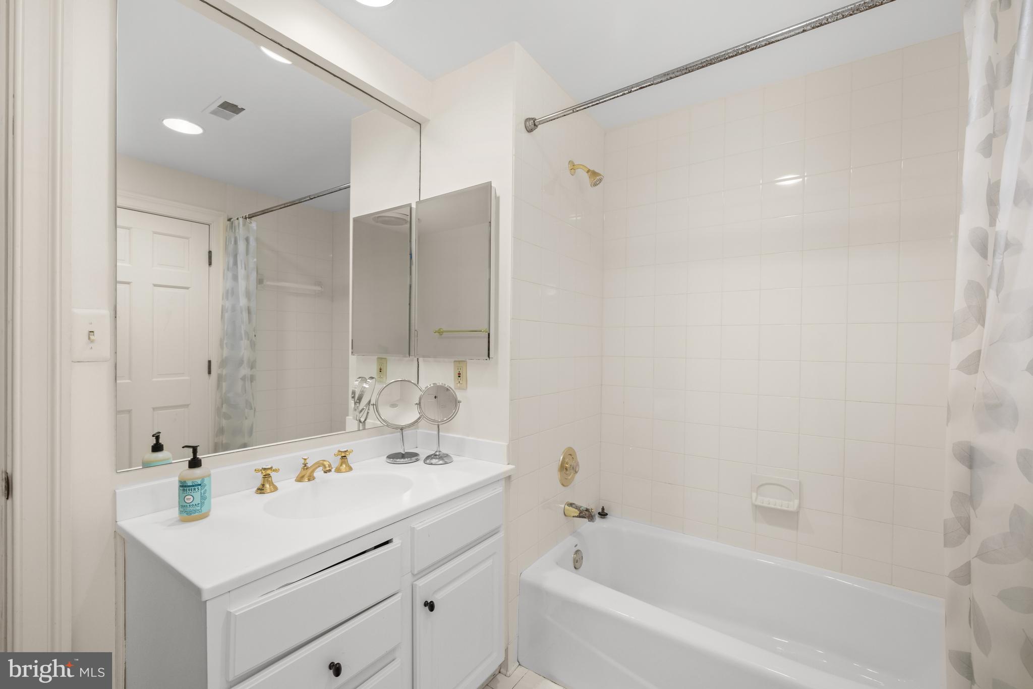 CHEVY CHASE VILLAGE - Residential