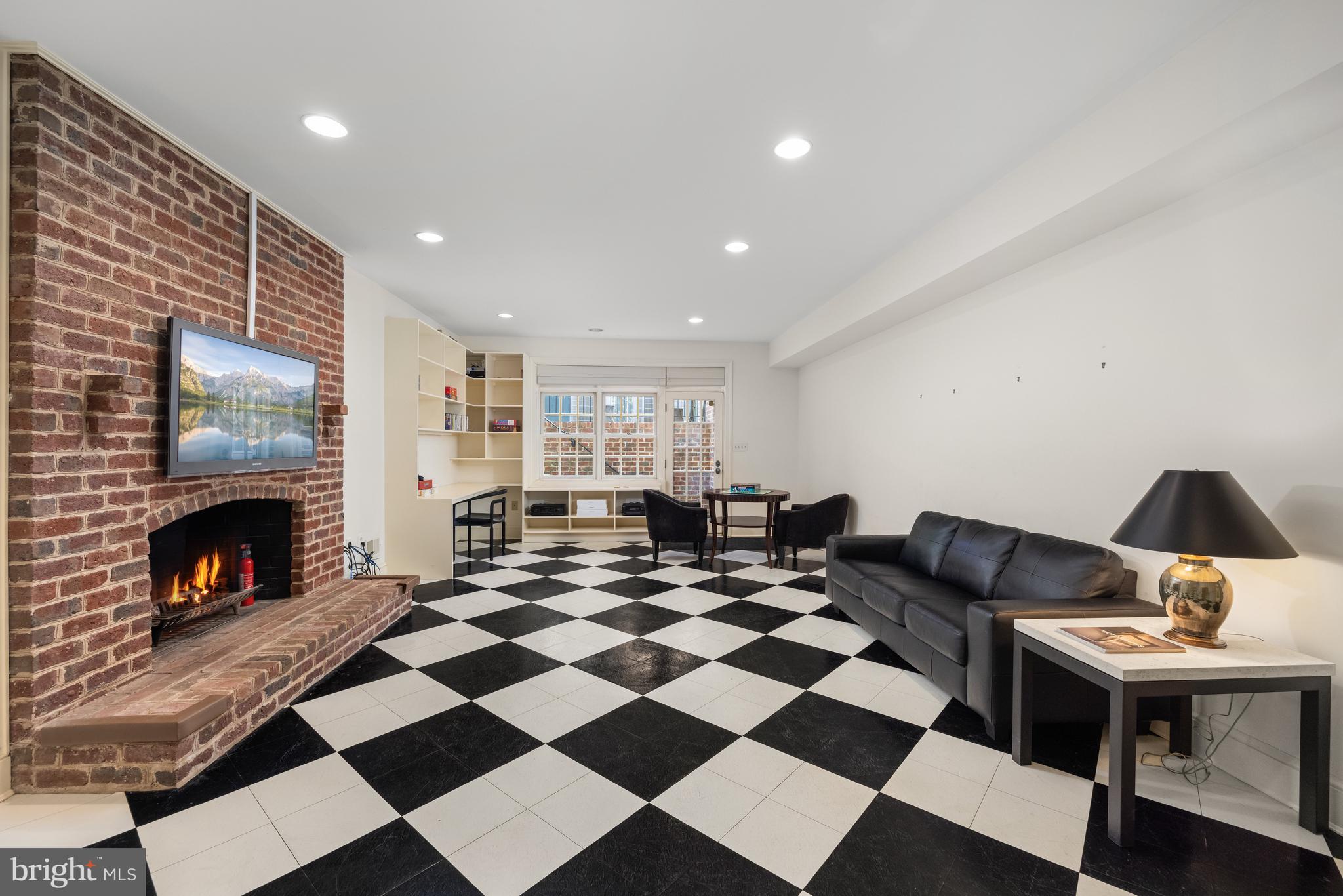 CHEVY CHASE VILLAGE - Residential