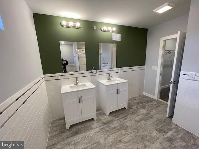 OLDE KENSINGTON - Residential Lease