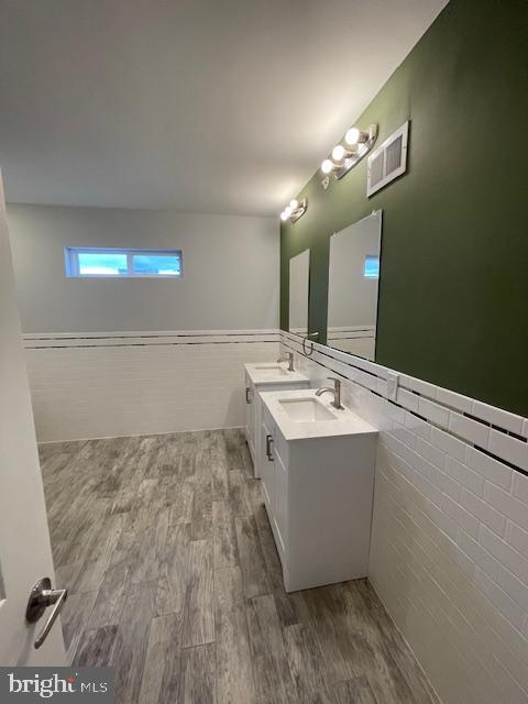 OLDE KENSINGTON - Residential Lease