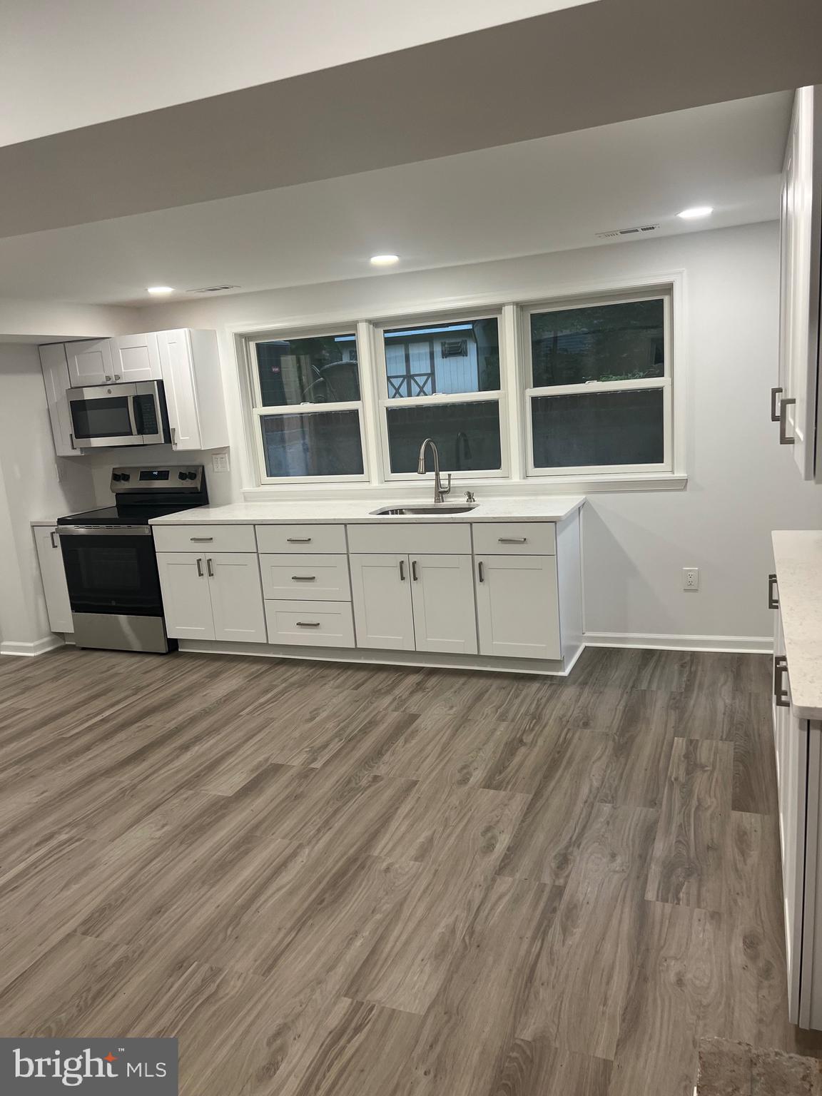 1100 SPRINGVALE ROAD