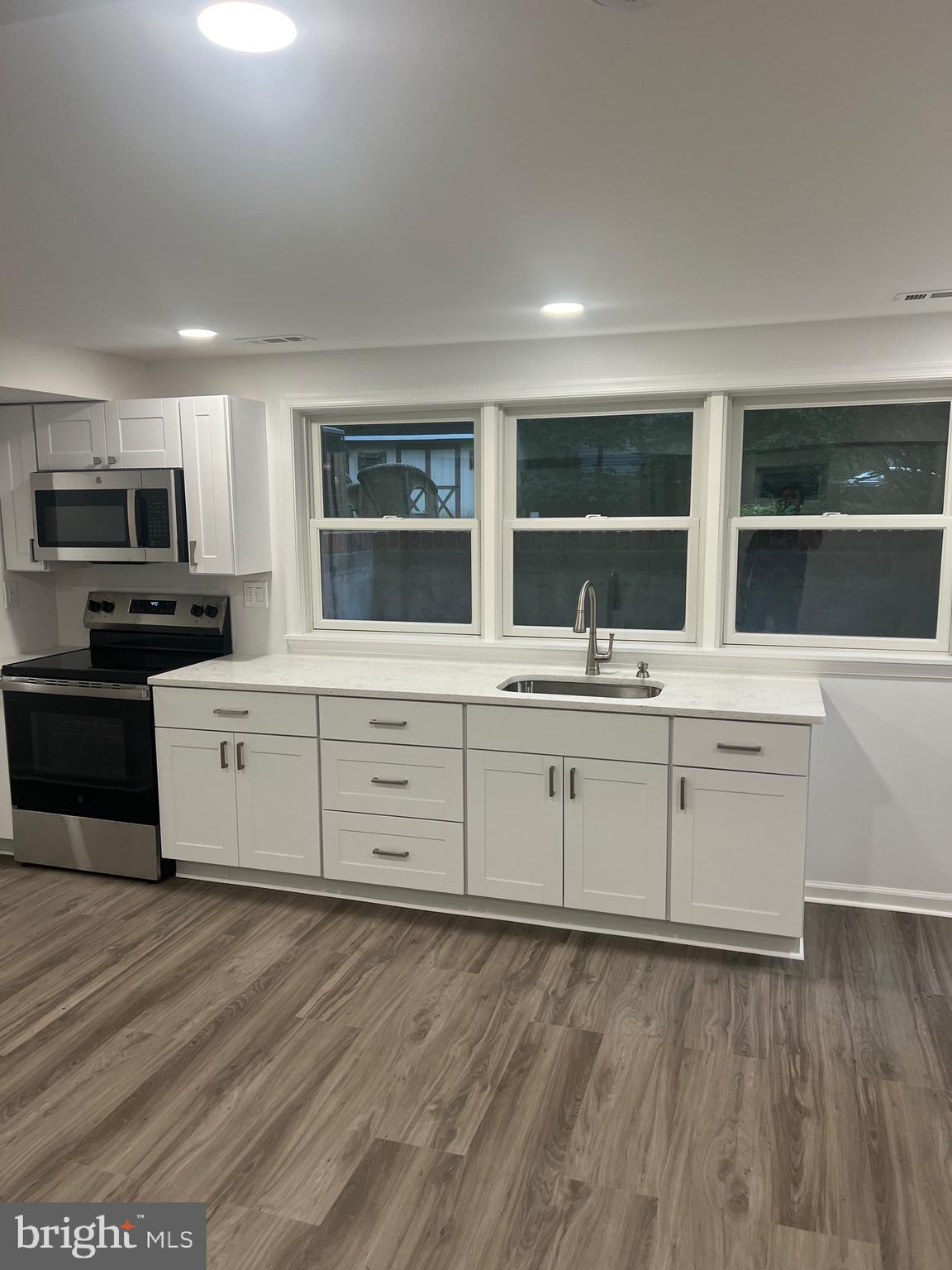 1100 SPRINGVALE ROAD