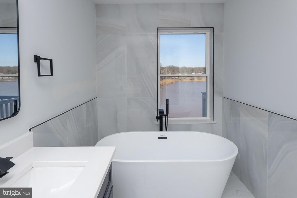 BIRD RIVER GROVE - Residential