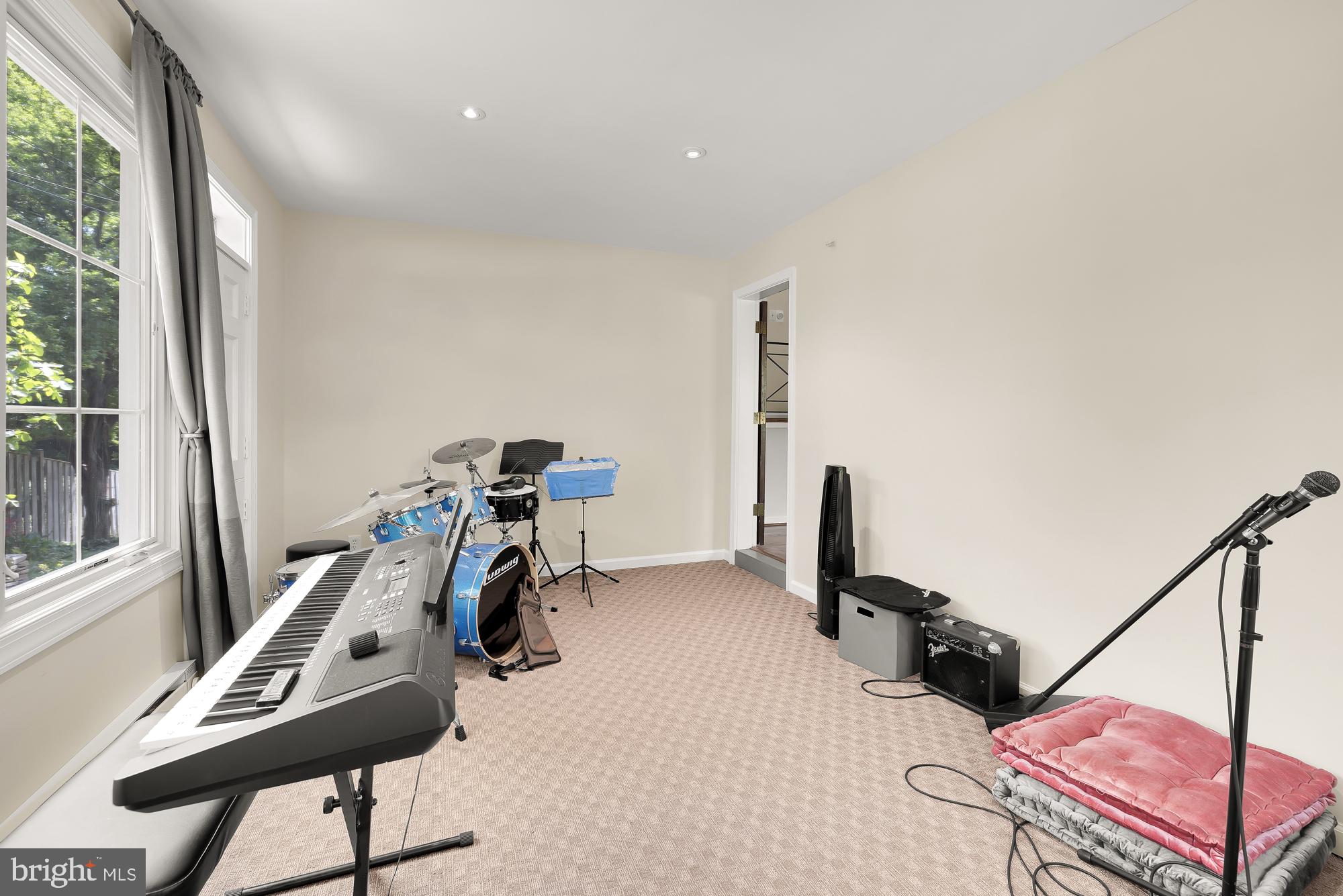 SOMERSET - Residential