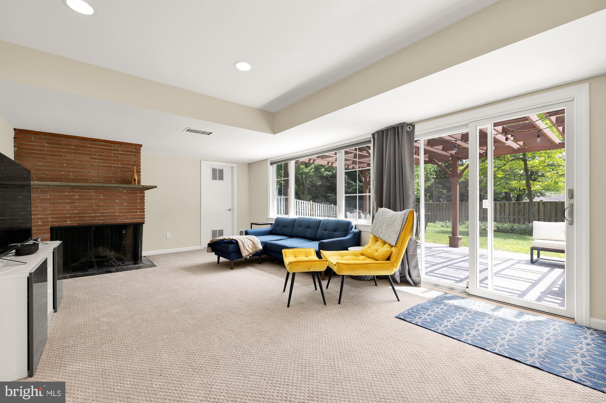 SOMERSET - Residential