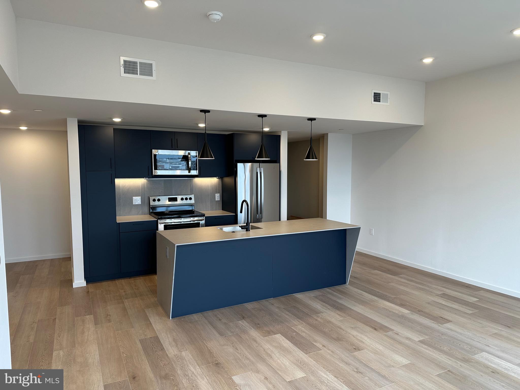 OLDE KENSINGTON - Residential Lease