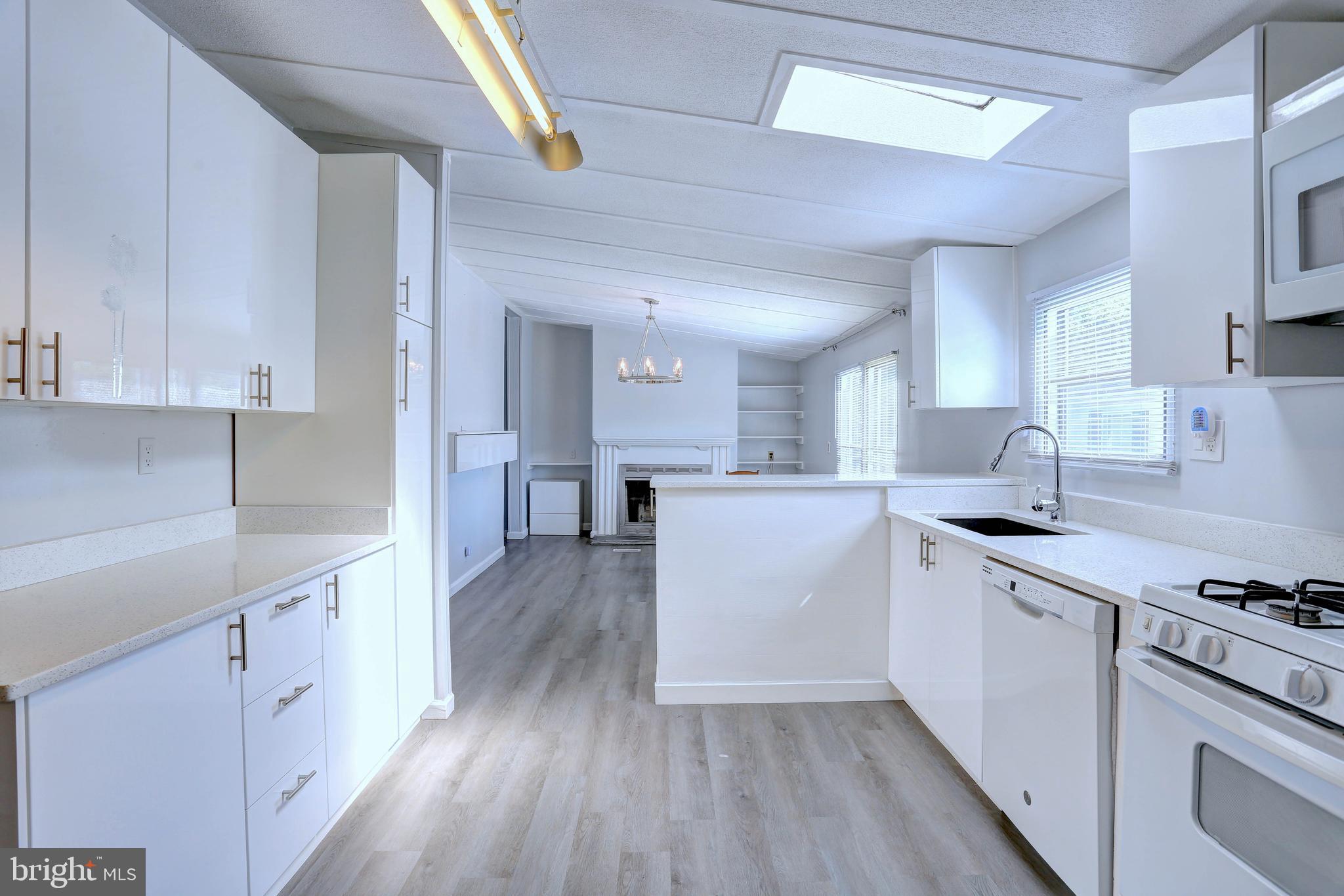 BRENTWOOD MANOR - Residential