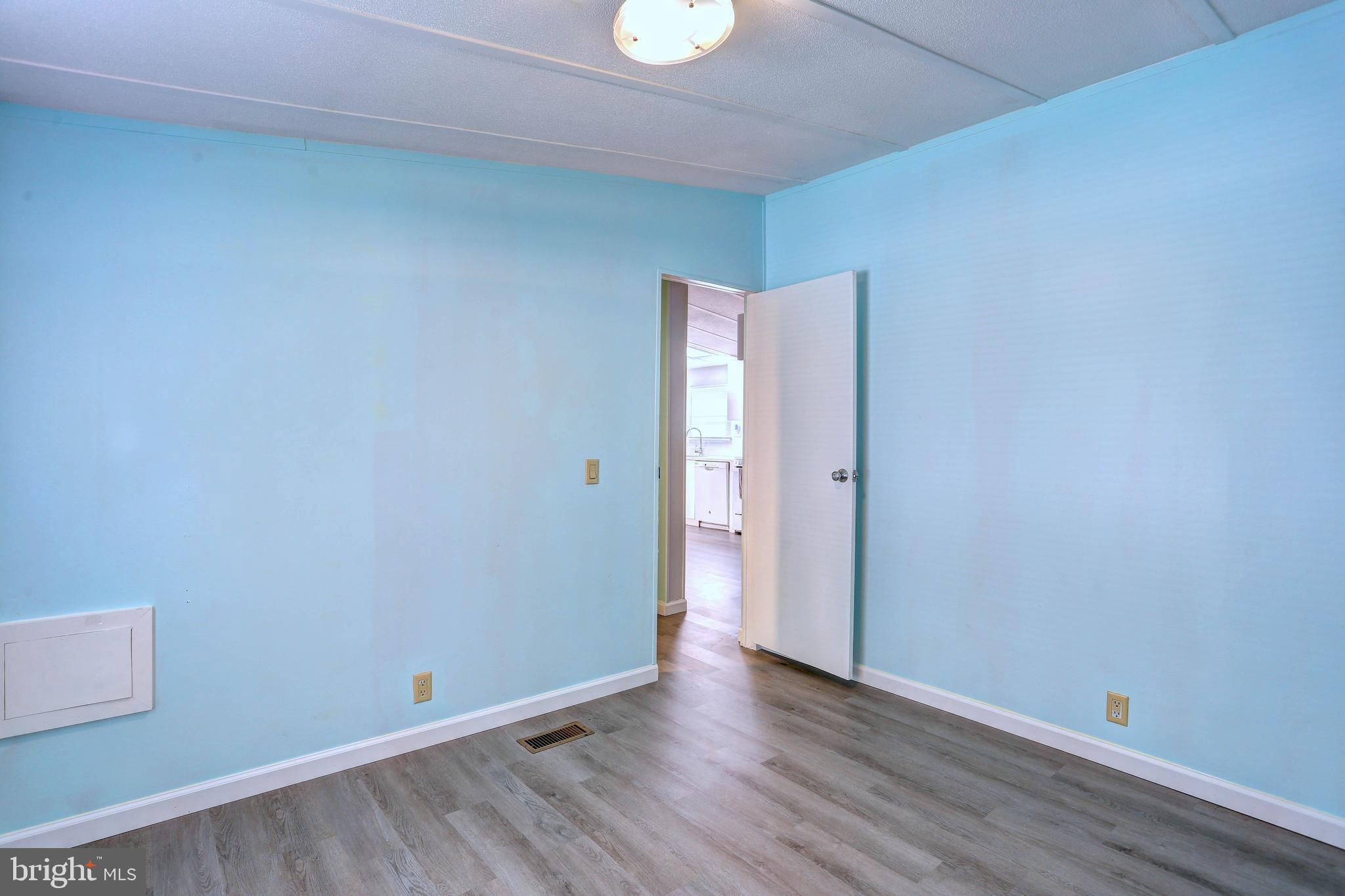 BRENTWOOD MANOR - Residential
