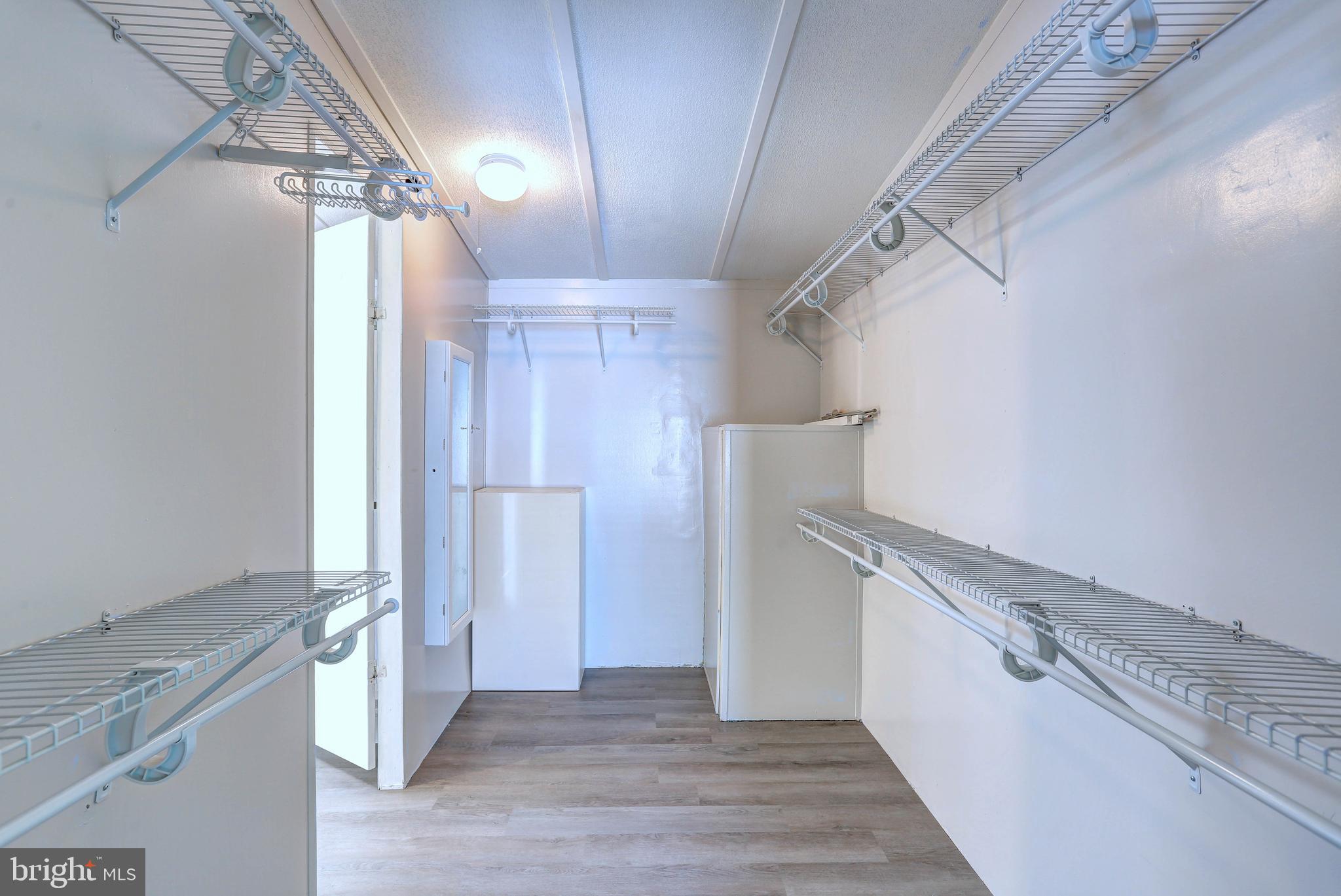 BRENTWOOD MANOR - Residential