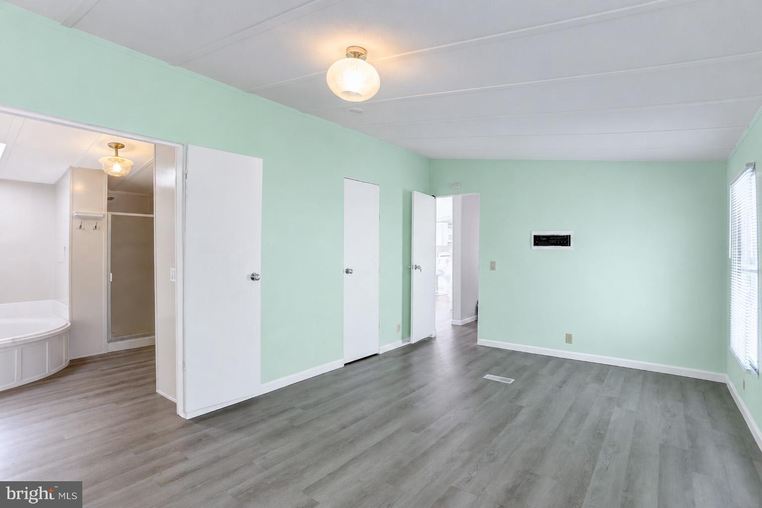 BRENTWOOD MANOR - Residential