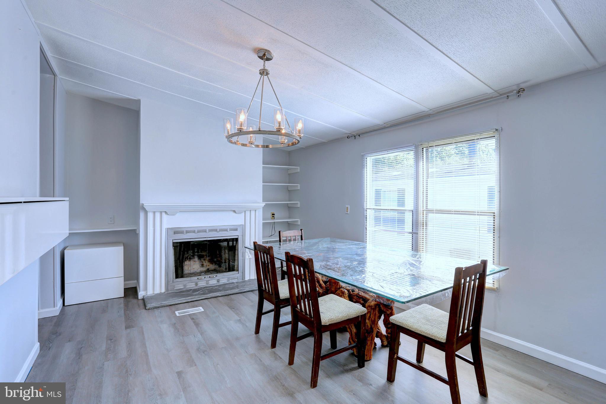 BRENTWOOD MANOR - Residential
