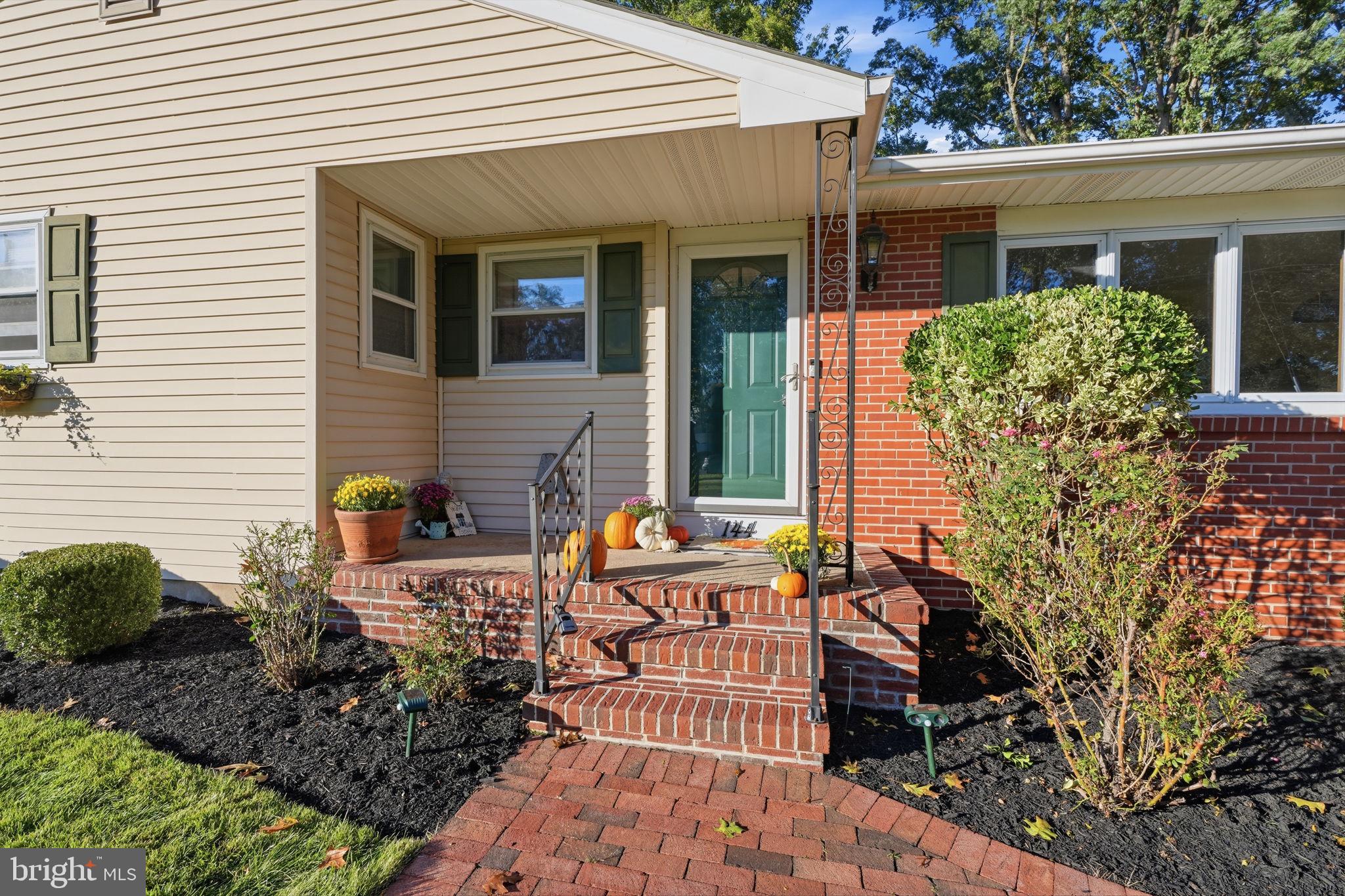 144 SUSAN DRIVE