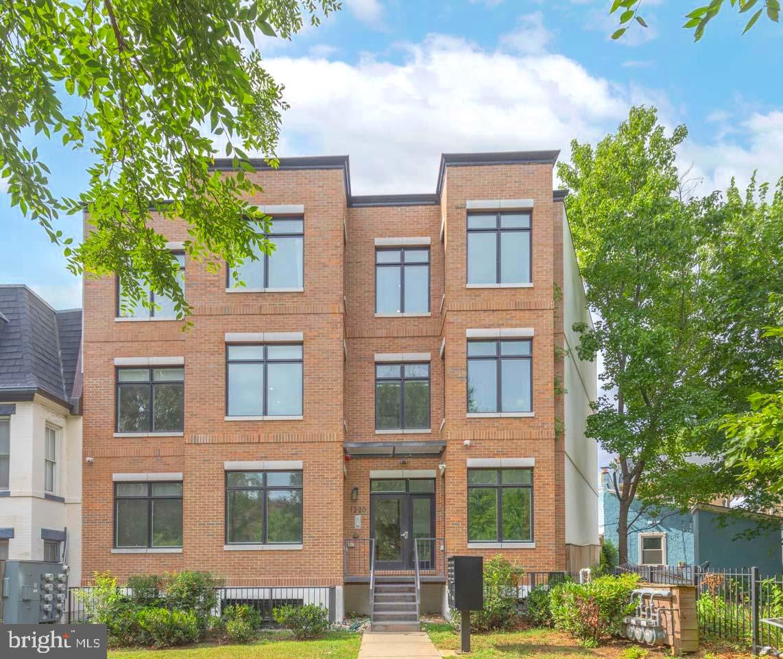 1220 POTOMAC AVENUE SE 6