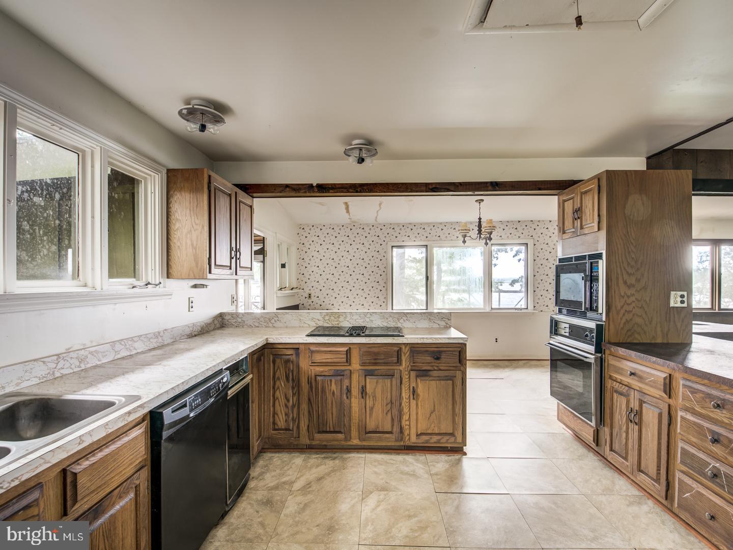 GOLDEN BEACH - Residential