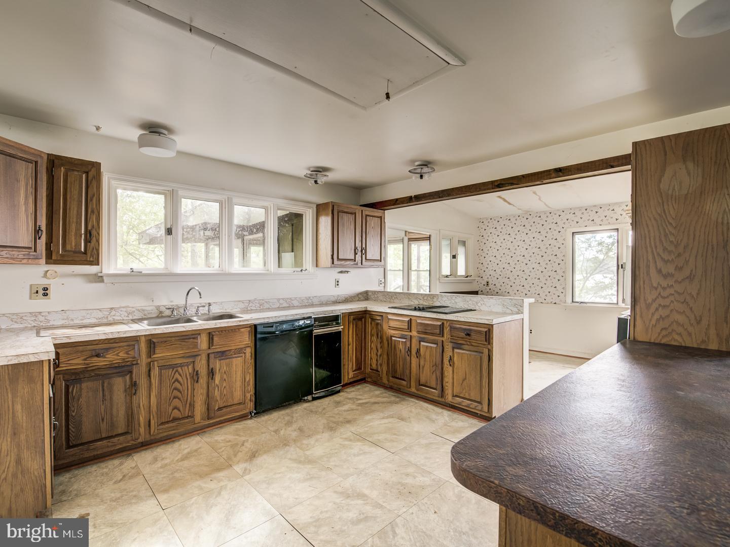 GOLDEN BEACH - Residential