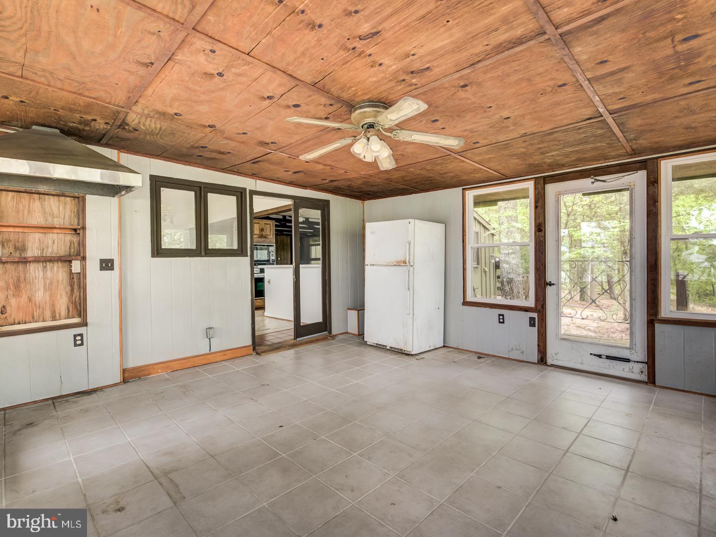 GOLDEN BEACH - Residential