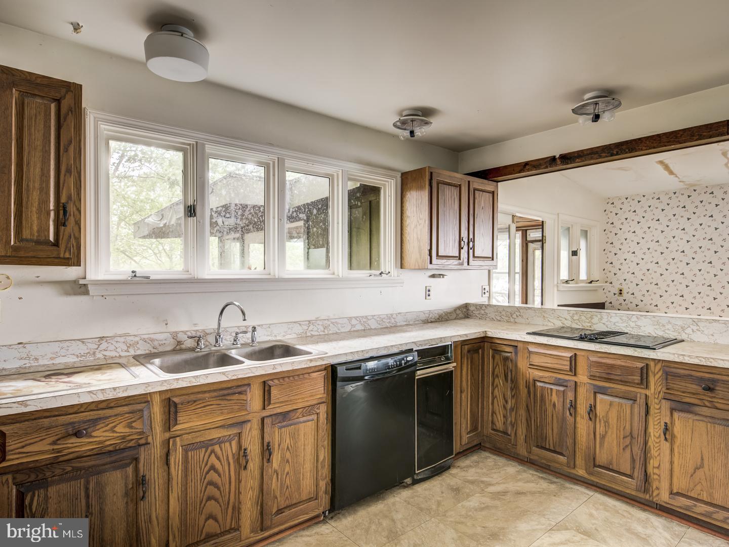 GOLDEN BEACH - Residential