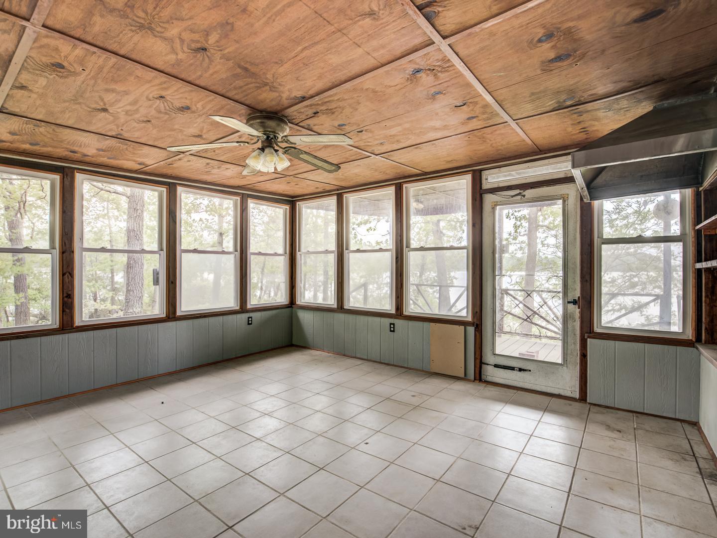 GOLDEN BEACH - Residential