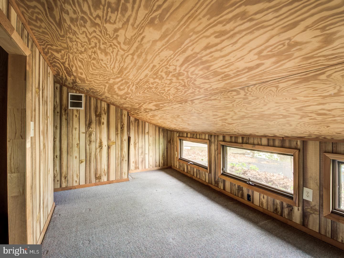 GOLDEN BEACH - Residential