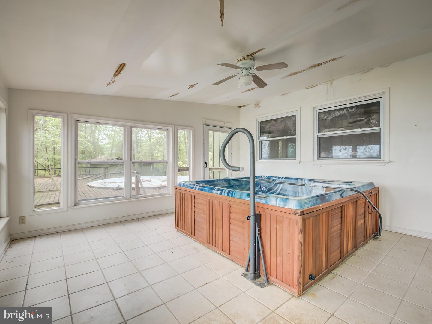 GOLDEN BEACH - Residential