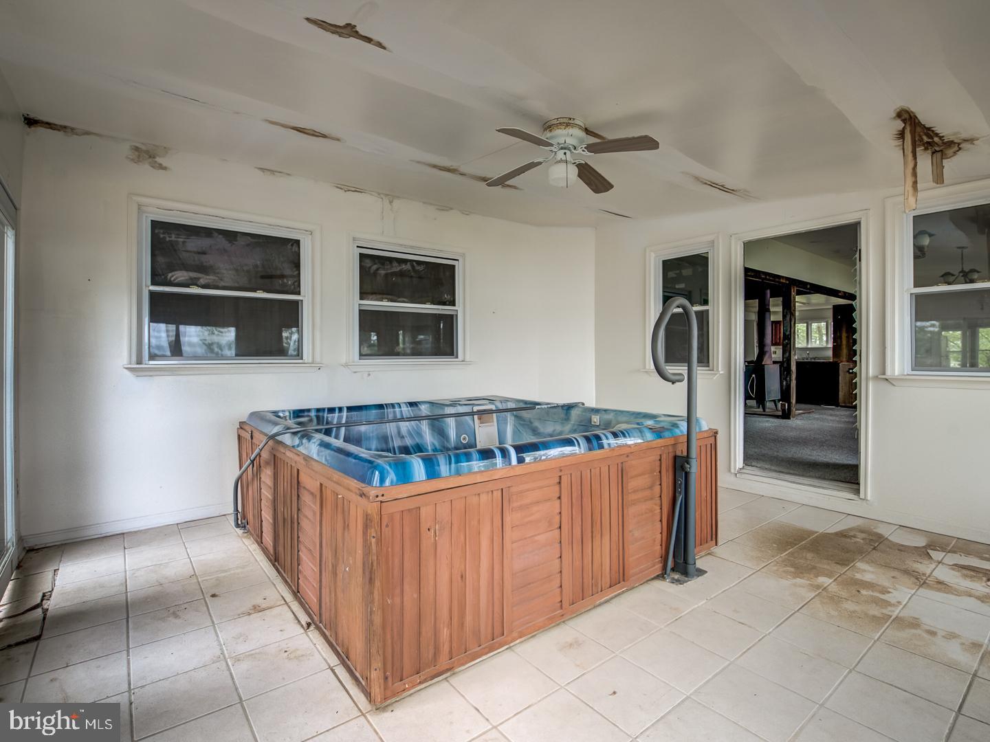 GOLDEN BEACH - Residential