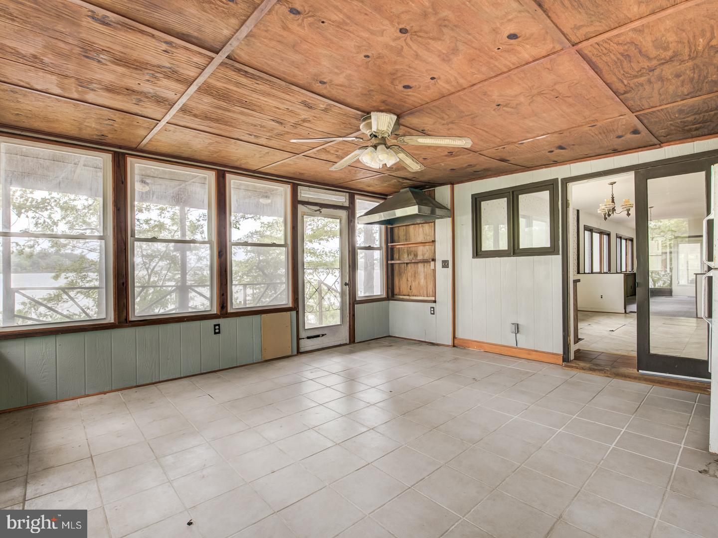 GOLDEN BEACH - Residential