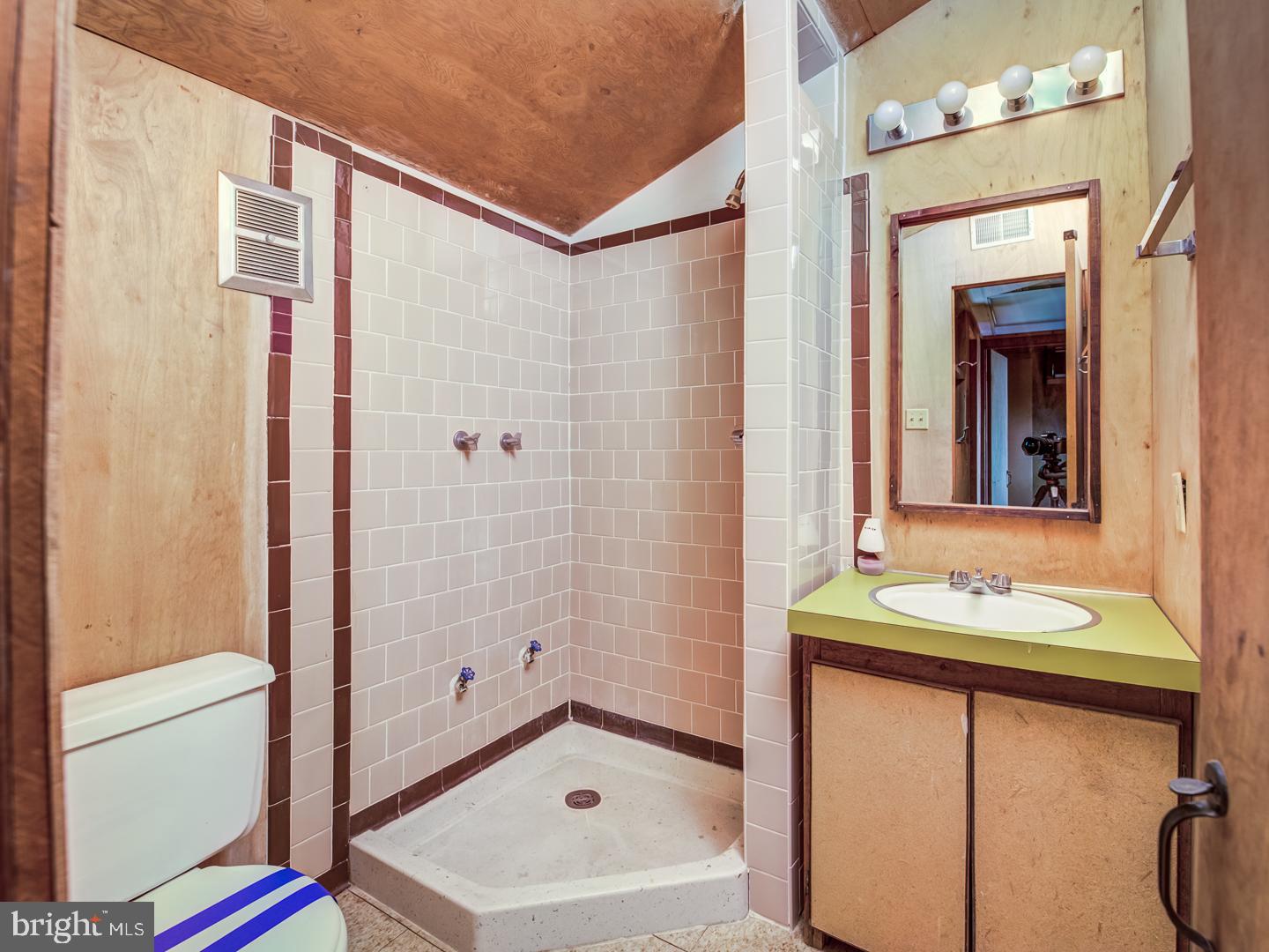 GOLDEN BEACH - Residential