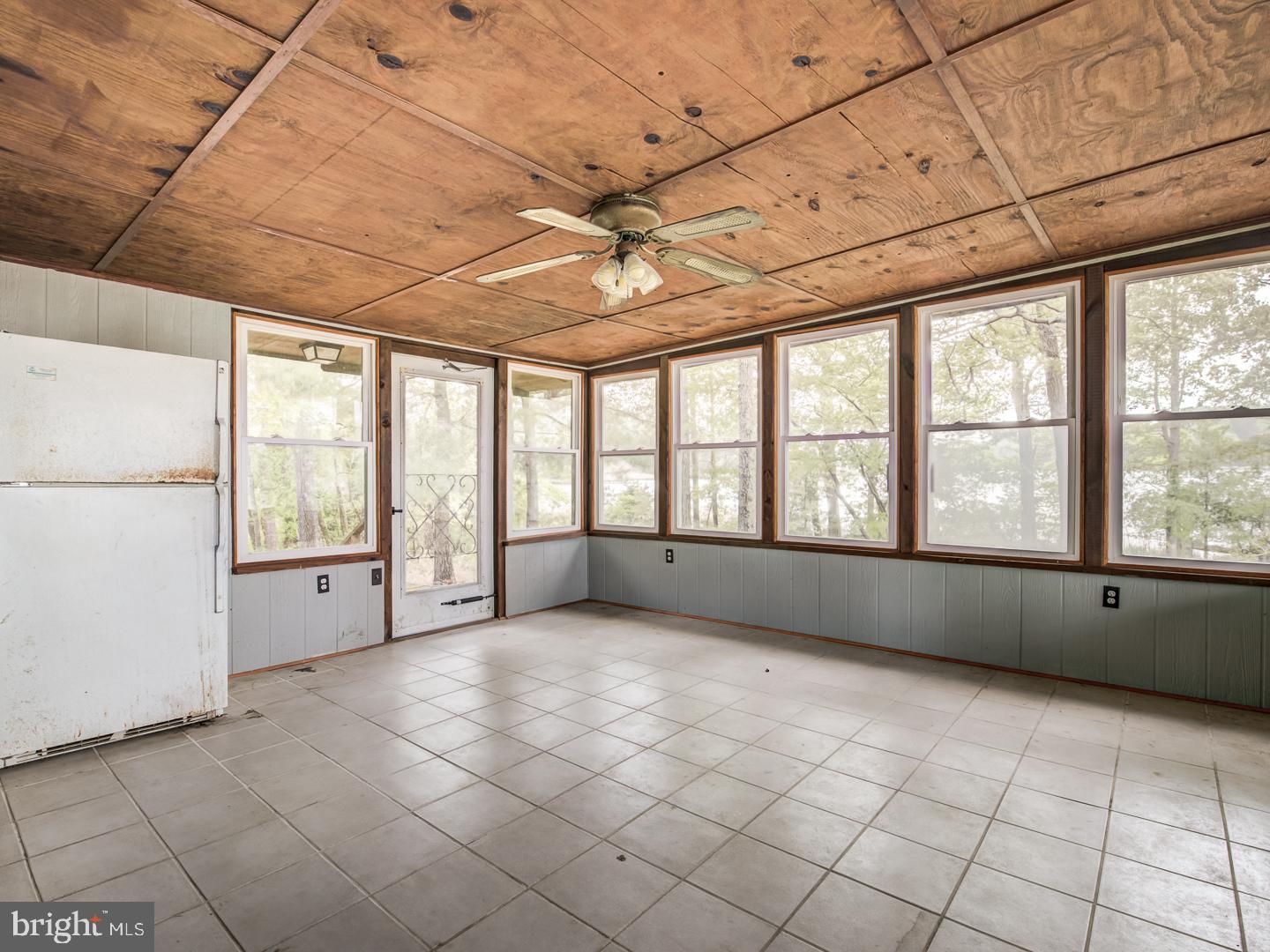 GOLDEN BEACH - Residential