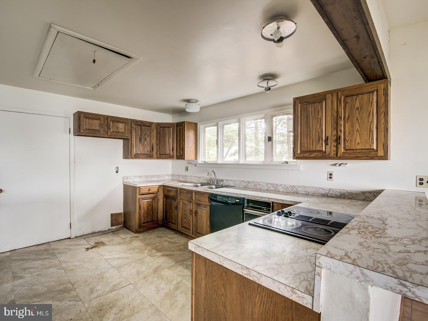 GOLDEN BEACH - Residential