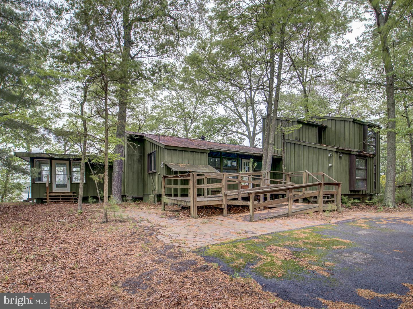 GOLDEN BEACH - Residential