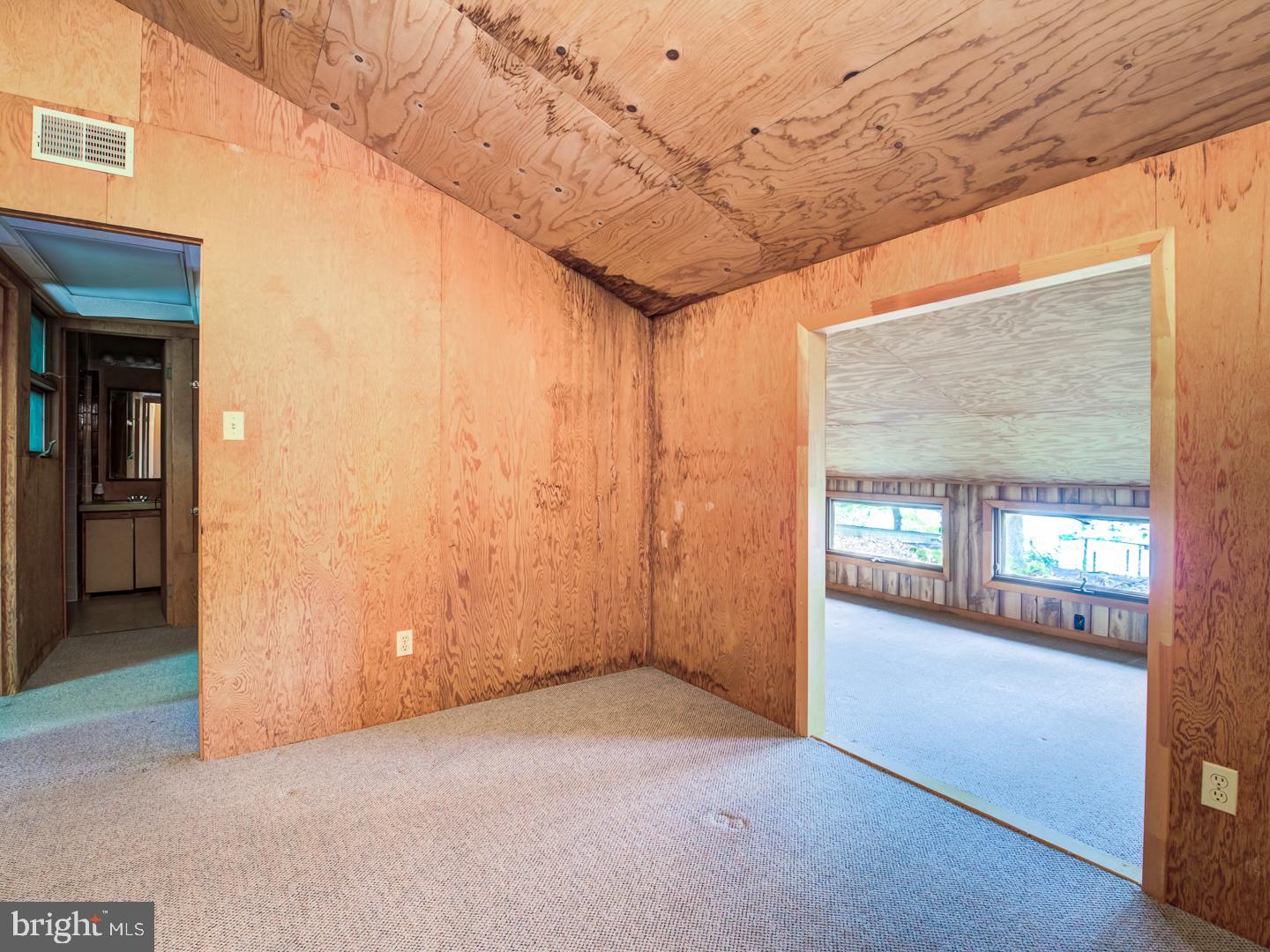 GOLDEN BEACH - Residential